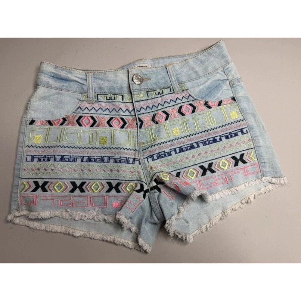 Celebrity Pink Jeans Shorts Women’s Size 0 Embroidered Light Wash Raw Hem Floral